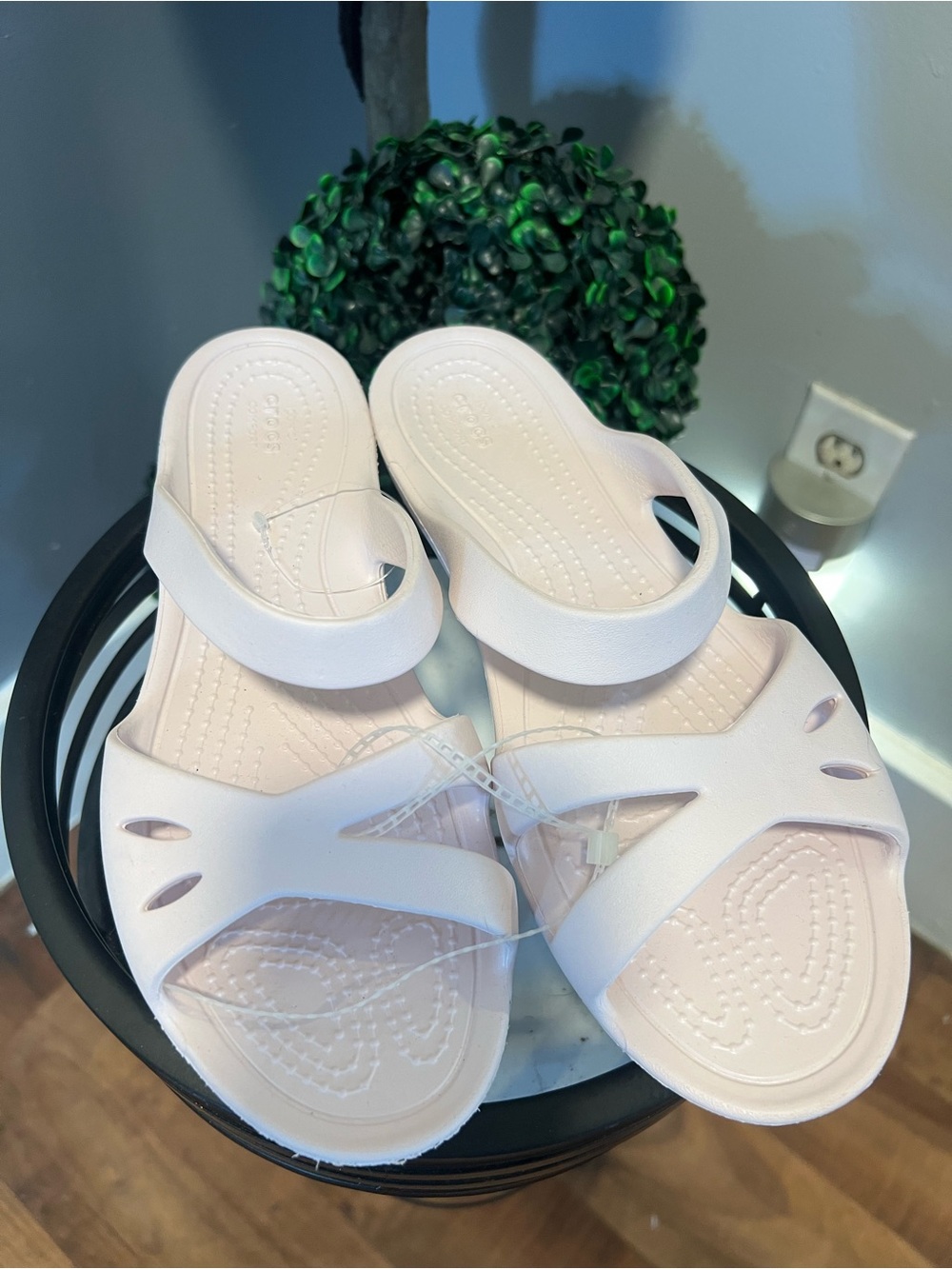 CROCS Women’s Light Pink Slide Sandals size 7 NEW